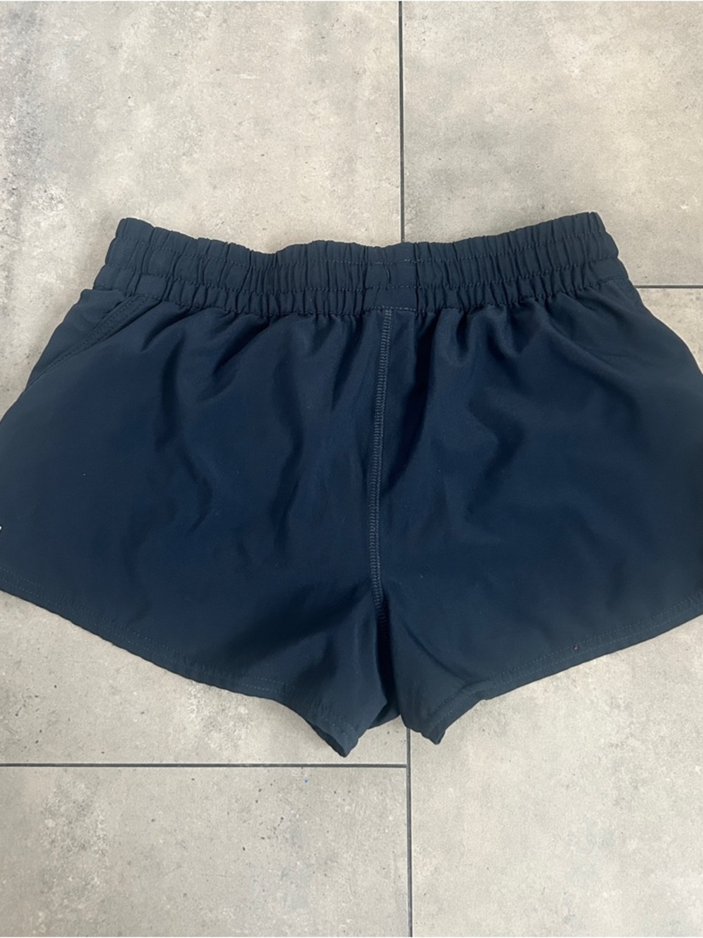 Vuori Clementine 2.0 shorts Navy small - Picture 2 of 6